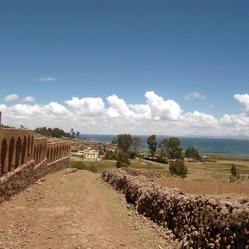 Lago_Titicaca_desde_las_alturas_de_Chucuito